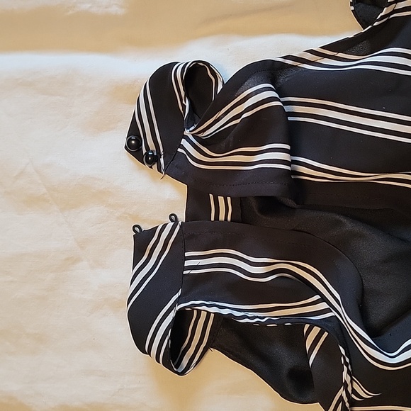 Halter style dress - Picture 4 of 4